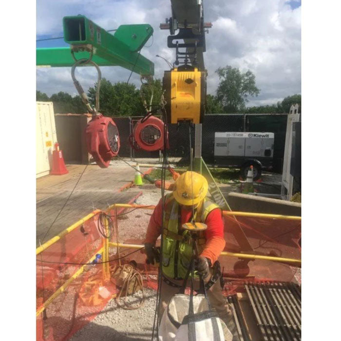 600LB OZ Lifting Electric Builders Hoist - Wireless Remote