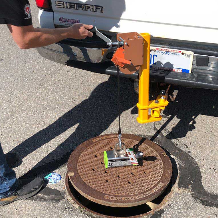 MAG-MATE® Powerarm - Vehicle Mounted Manhole Cover Lifter